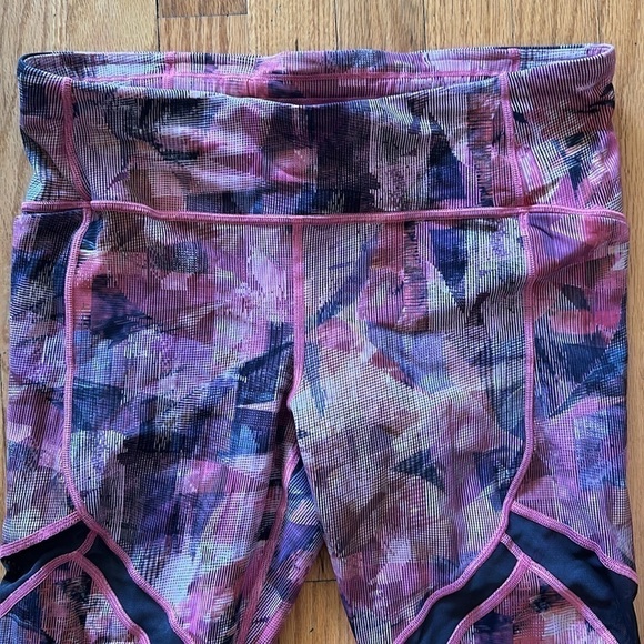 Lululemon 10 On Pace Crop *21" Sun Dazed Multi Pink  great pre owned condition - Picture 3 of 9